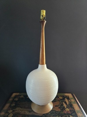 MCM 和風ランプ コンパクト Vintage MCM Gourd Table Lamp: Textured White Porcelain & Teak in