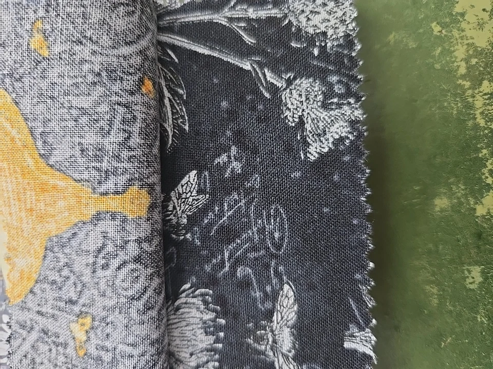 Tela de acolchado A Bee's Life 24 - 5" cuadrados 100 % algodón 5 quilates mini cristales Foto 4 de 4