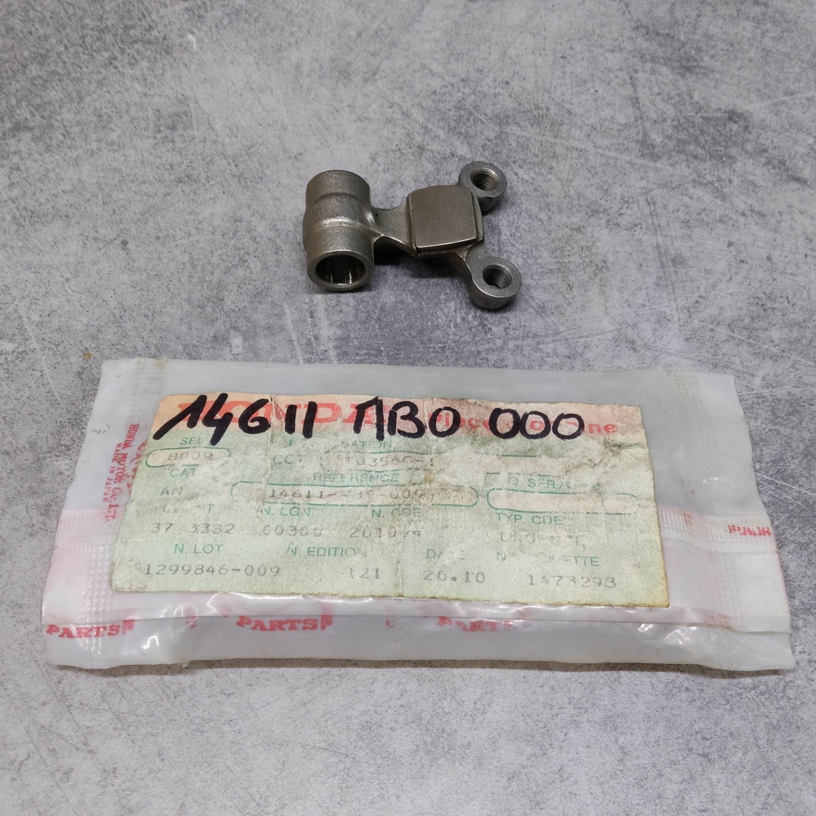 Basculeur distribution 14611-MB0-000 Honda VF750S VF750CC VF750CE moteur