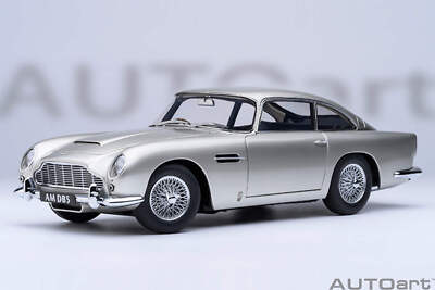 AUTOart Aston Martin DB5 Silver 007 James Bond (NO WEAPONS) Birch Silver 1:18