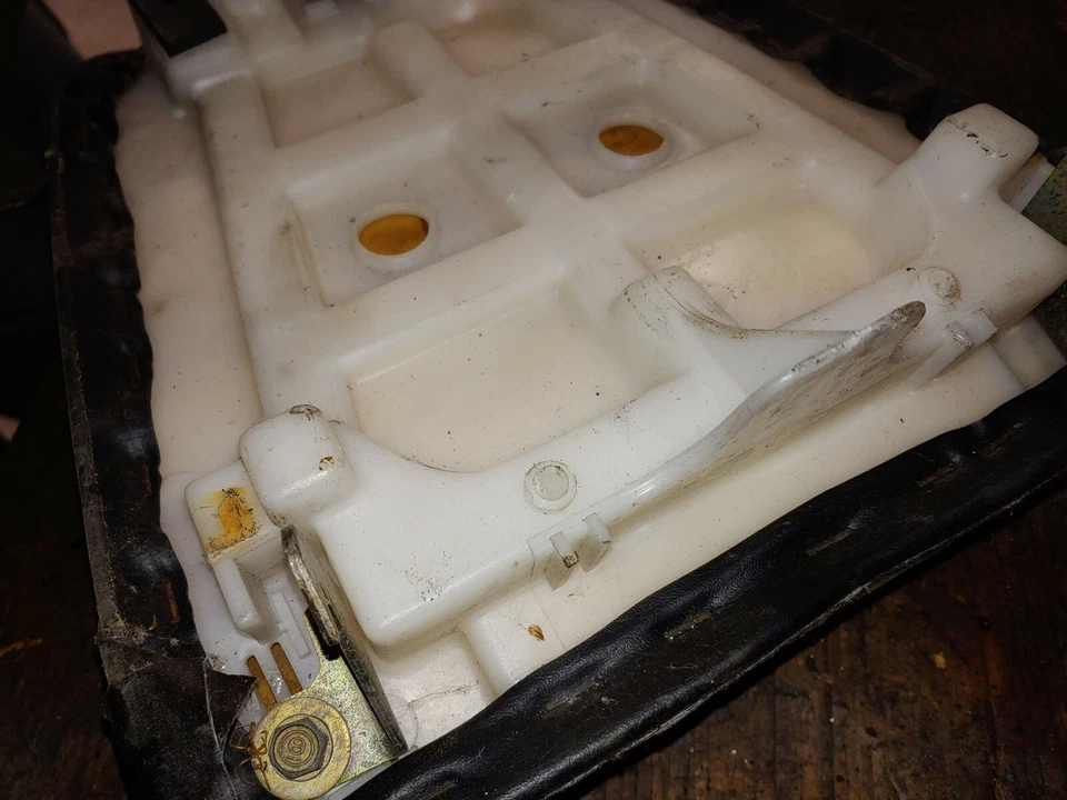 Yamaha YZF600r 1995 asiento del conductor necesita cubierta Foto 3 de 3