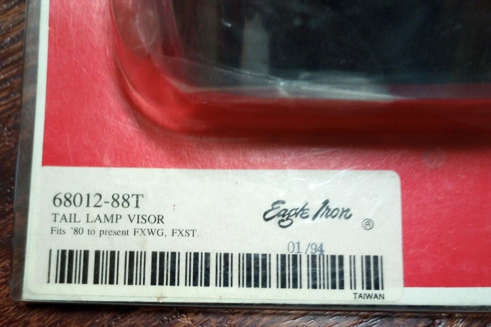 Visera de luz trasera vintage Harley-Davidson Softail 68012-88T FXST Wide Glide 1980+ Foto 3 de 4