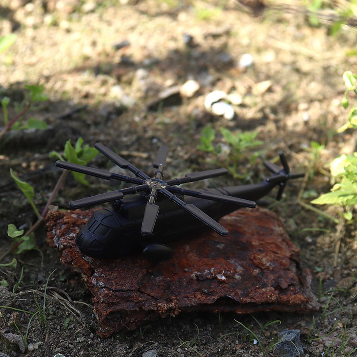 MagiDeal Hubschraubermodell 1:100 - Desktop Dekoration Mit Sockel 14x14,5cm