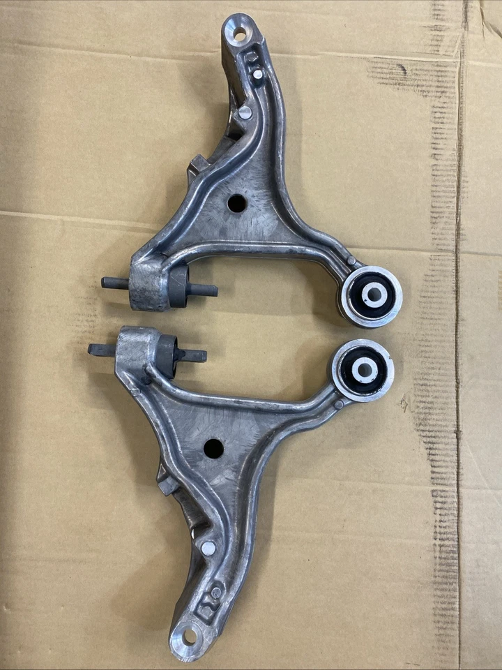 Brazo de control de suspensión URO Parts 30635230 Foto 3 de 3