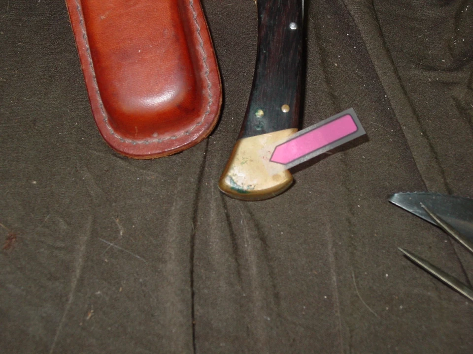 Cuchillo Buck - Modelo 110 - Plegable con Estuche de Cuero Shrade - 1987 Foto 4 de 4