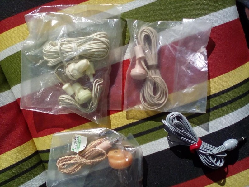 5 VTG NEW TRANSISTOR RADIO EAR PHONE/BUDS