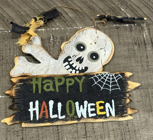LOT OF 3 Wooden Halloween Ornaments Ghost, Skull & Crossbones, Bat 6” X 4” - Picture 3 of 4