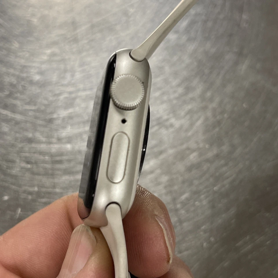 GPS Only Apple Watch SE 2nd Gen 40MM Starlight Aluminum A2722 - Image 2 of 4