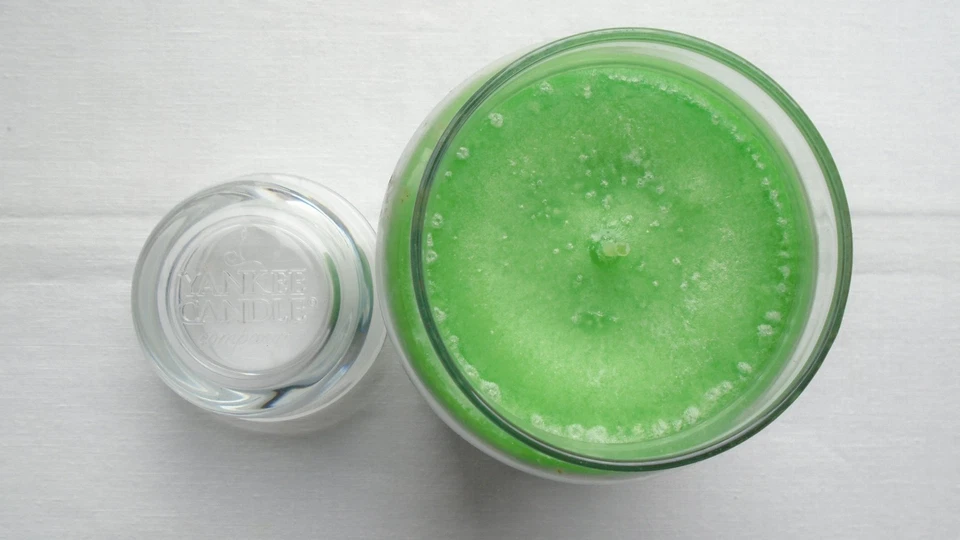 YANKEE CANDLE NEW/UNBURNED "GREEN GRASS" 2009 APOTHOCARY JAR 22OZ. STRONG SCENT! - Image 2 of 4