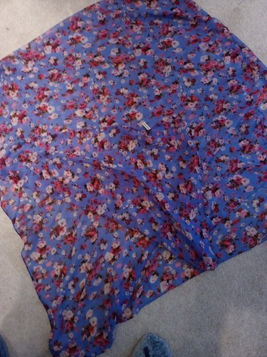 Extra large scarf shawl 75" x 38"polyester. blue grey with pink flowers - Picture 4 of 4
