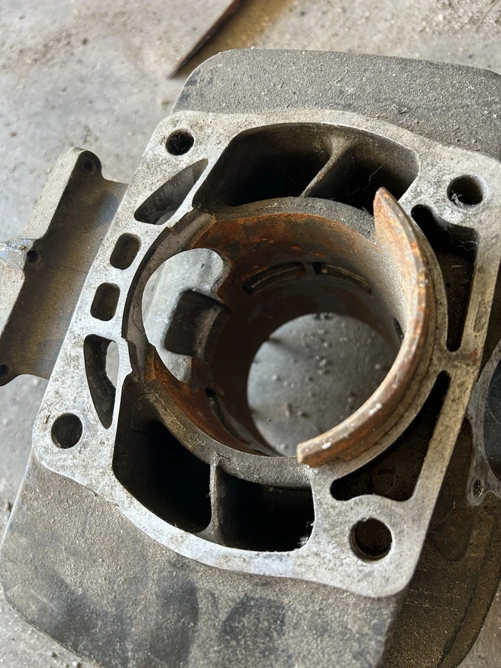 Honda CR500 1984 cilindro de diámetro estándar. 89 mm He estado en el estante durante 30 años Foto 4 de 4