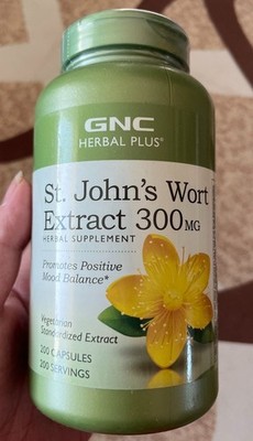 GNC Herbal Plus St. John's Wort Extract 300mg 200 Capsules Exp 09/2026
