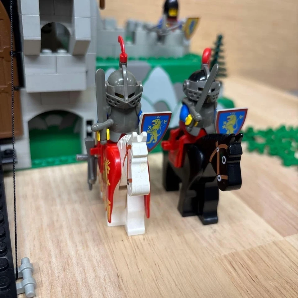 LEGO LEGOLAND King's Mountain Fortress 6081 In 1990 Used Retired As Is - Image 3 of 4