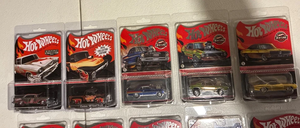 Hot Wheels RLC Mix Lote De 15 Bellezas Para Añadir A Tu Colección Con Protectores Foto 3 de 3