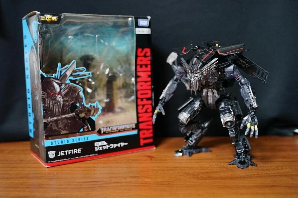 Takara Tomy Transformer Studio Series SS-26 Jet Fire Black Action Figure - Image 2 of 4
