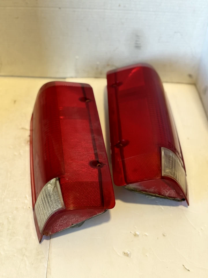 1992-1997 Ford F150 F250 F350 REAR TAILLIGHTS SET PAIR ORIGINAL SEE PHOTOS 8/10 - Image 2 of 4