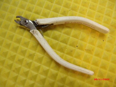 ''LINDSTROM'' #3512 4 1/4'' ANGLE END NIPPERS FOR CUTTING SMALL COPPER WIRE