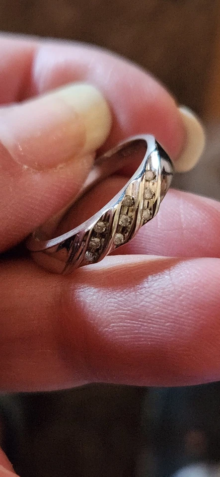 Women's 9 Point T.W. Diamond Triple Row Band in 10K White Gold Size 7 - Image 2 of 4