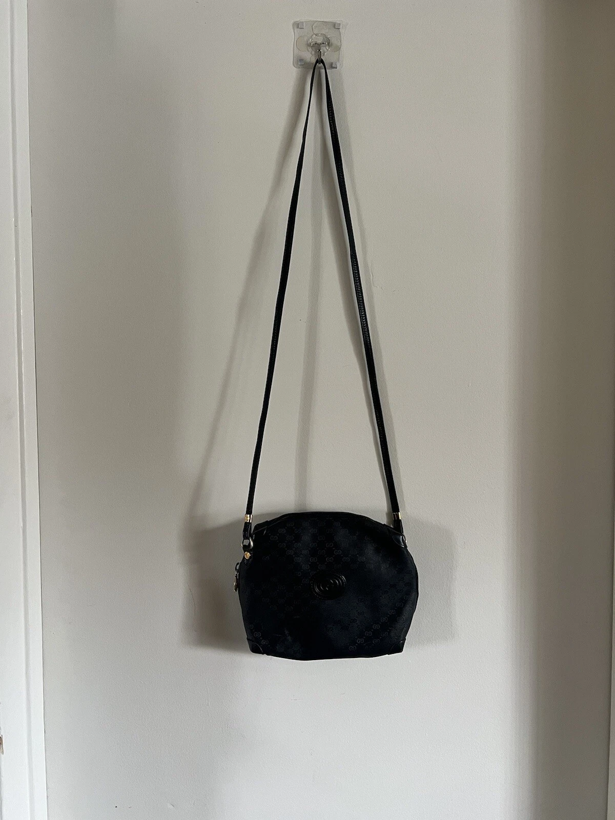 Sac bandoulière vintage Gucci noir GG SUPREME