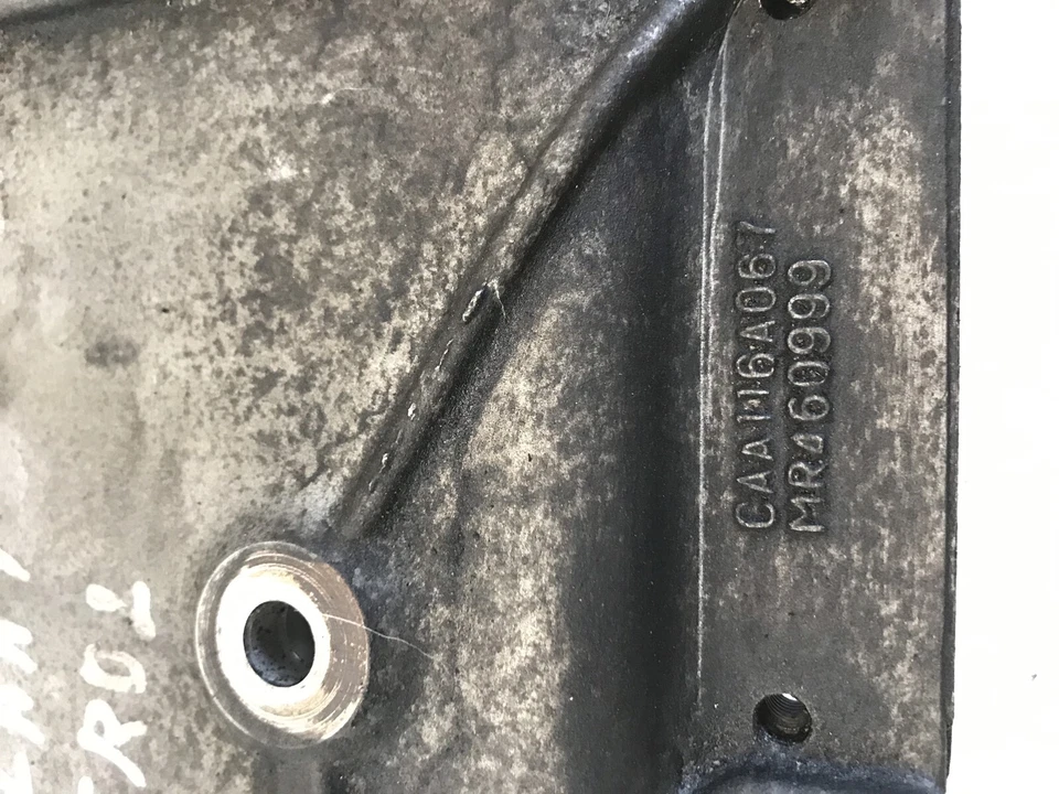 Suporte para compressor Mitsubishi Galant 2.4 AC Mr460999 G64 genuíno 2001 - Imagem 2 de 4