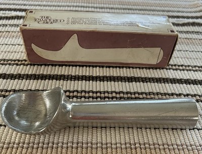 VINTAGE PAMPERED CHEF ICE CREAM DIPPER WITH BOX