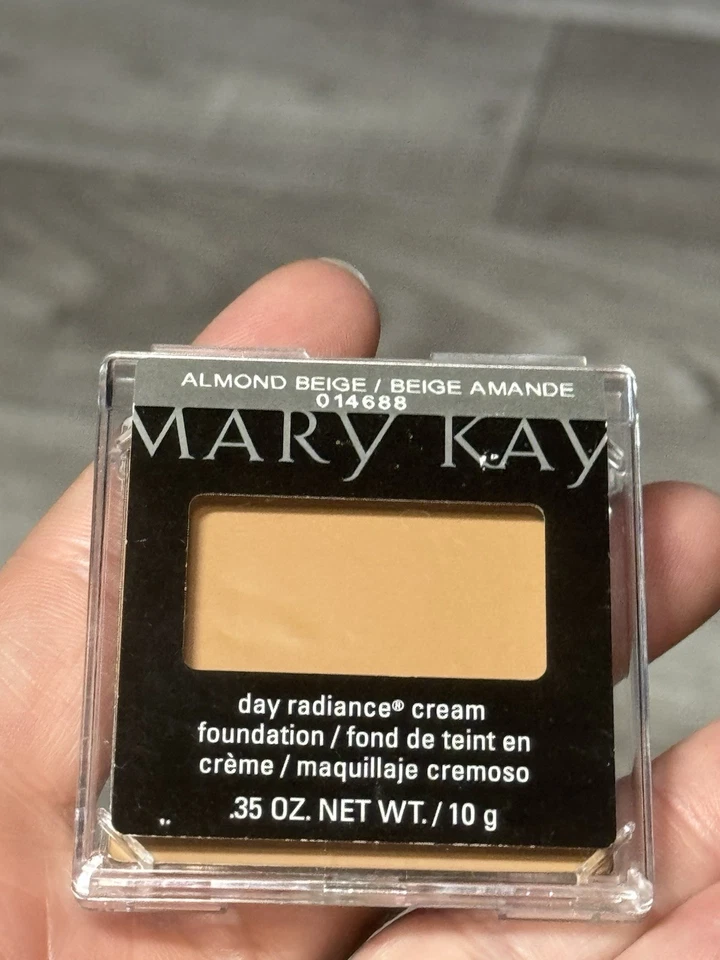 RARE New Mary Kay Day Radiance Cream Foundation Almond Beige Full Size Fast Ship - Image 2 of 4