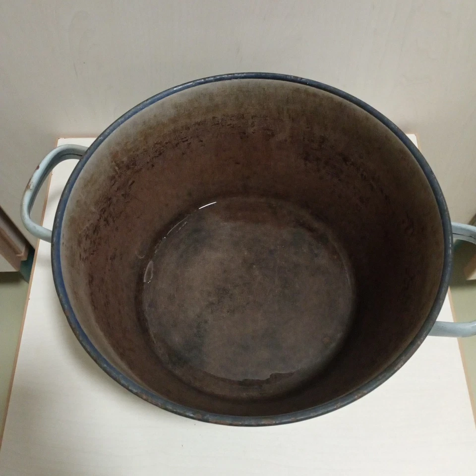 Ancienne marmite, faitout en acier émaillé avec couvercle, vintage - Photo 3/4