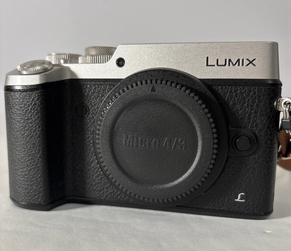Panasonic LUMIX DMC GX8 20.3MP 4K MFT Mirrorless Camera - Body Only - Bundle - Image 3 of 4