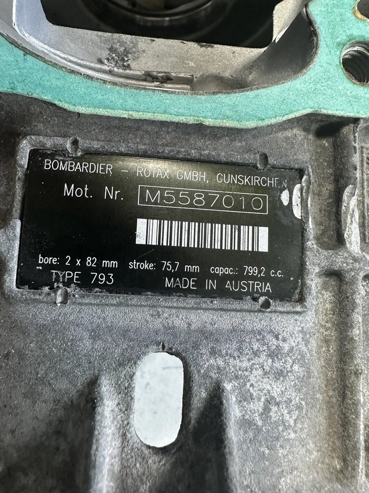 Оригинальный картер двигателя для снегохода Ski Doo MXZ 793 800 2000-2003 - Изображение 3 из 4