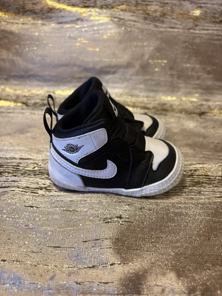 Nike Air Jordan 1 Zapatos para Cuna AT3745-0110 Negro/Blanco Talla 3C Suela Suave Foto 2 de 4
