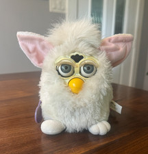 Furby vintage Tiger Electronic 1999 blanco con orejas rosas SIN PROBAR