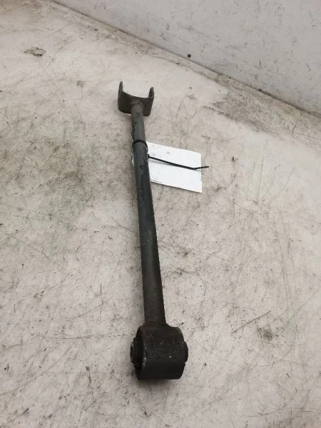 95-04 BRAZO DE CONTROL INFERIOR TRASERO LADO CONDUCTOR TOYOTA AVALON  Foto 2 de 4