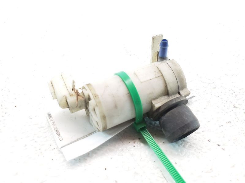 Ladyです。 03-06 Infiniti G35 Windshield Washer Pump Only OEM 2224625-A