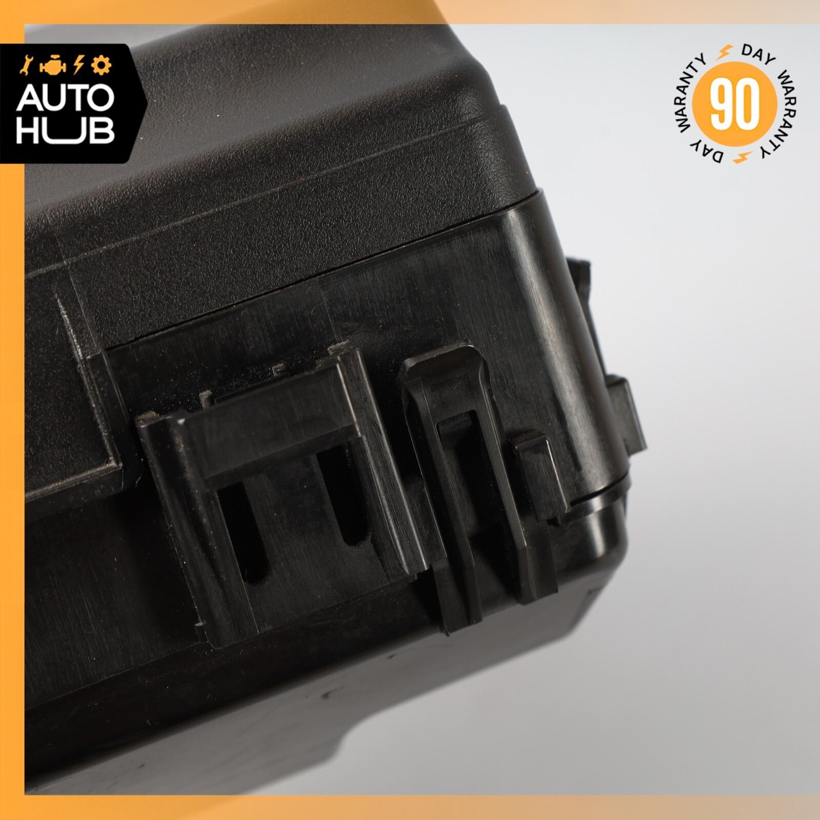 14-16 Maserati Quattroporte M156 S 3.0L Front Engine Bay Fuse Box 670007387 OEM