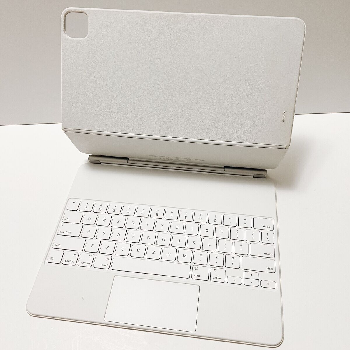 USED Apple Magic Keyboard iPad Pro 12.9 Inch - US English USED Apple Magic Keyboard iPad Pro 12.9 Inch - US English