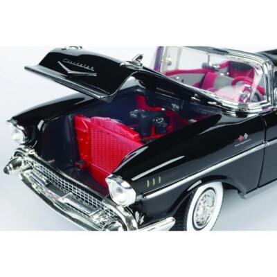 Chevrolet Bel Air Cabriolet 1955 - 1:18 MotorMax - James Bond MTM79831