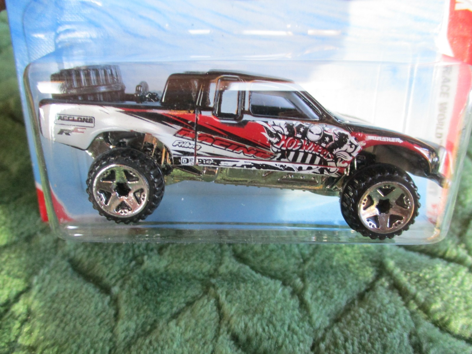 Hot Wheels  Race World  -Desert  Toyota Off-Road Truck 2010 Factory Sealed Set