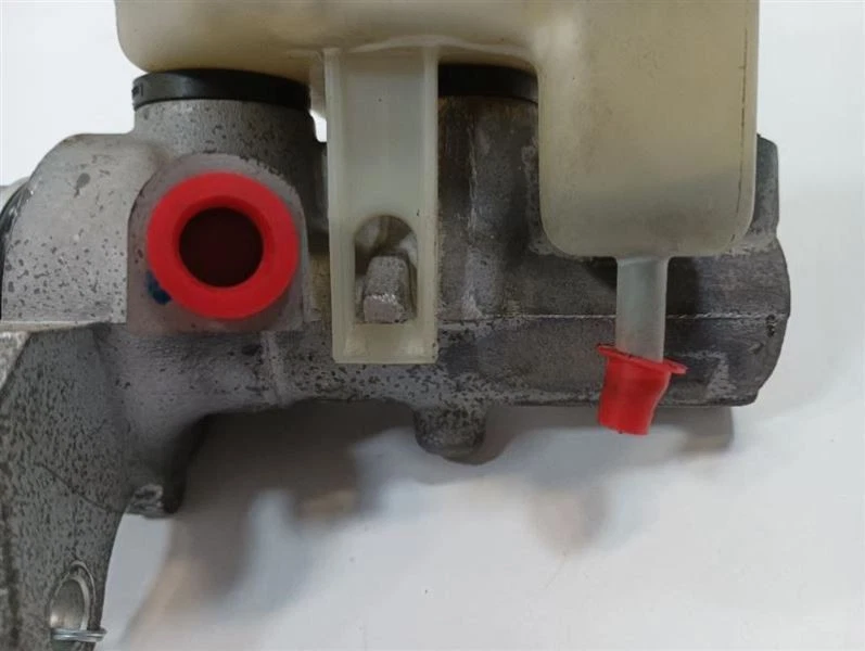 Главный тормозной цилиндр от 2002 BMW 540i 10211814 - Изображение 3 из 4