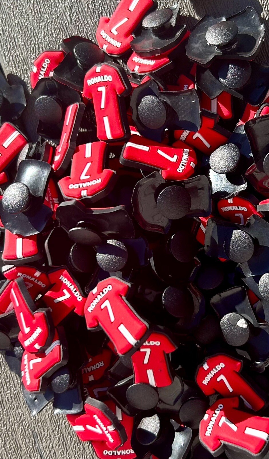 Lot of 1000 Ronaldo #7 Charms for Crocs Shoes. Red Jersey Snap on Style. CR7
