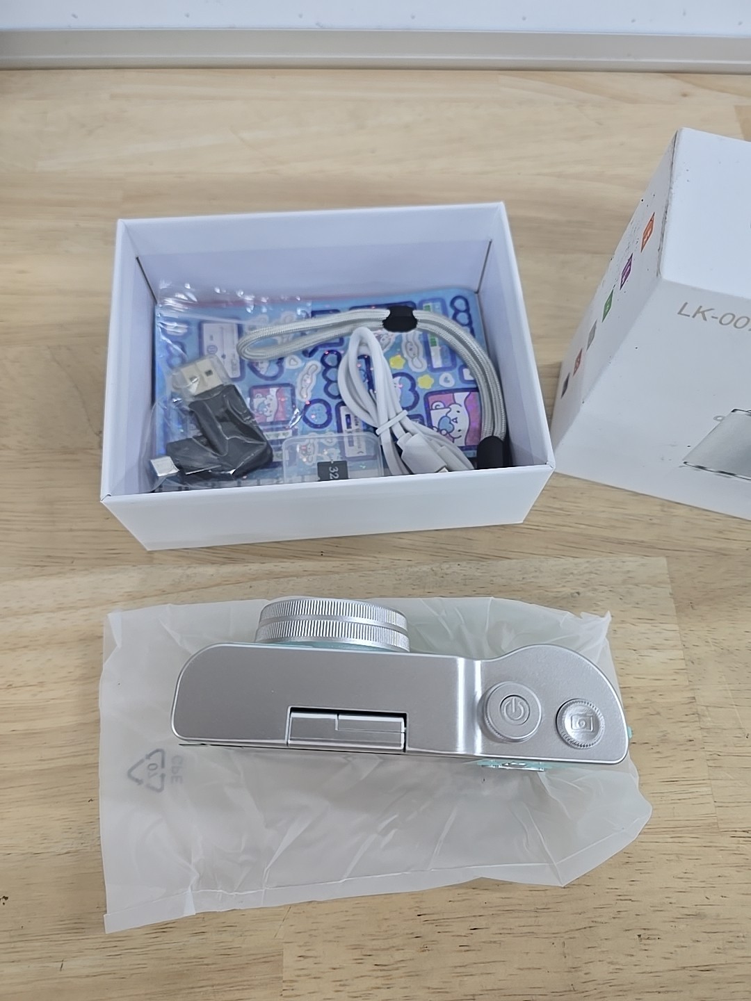 LK-007 4K 48MP Teal Flip-Up Camera for Vlogging and Photography