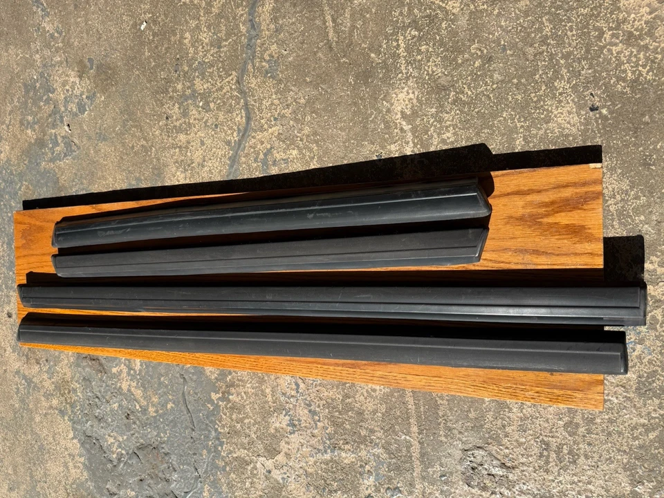 Juego de molduras de puerta inferior para 4 puertas vintage sueco Volvo 740 Turbo sedán o vagón  Foto 3 de 3