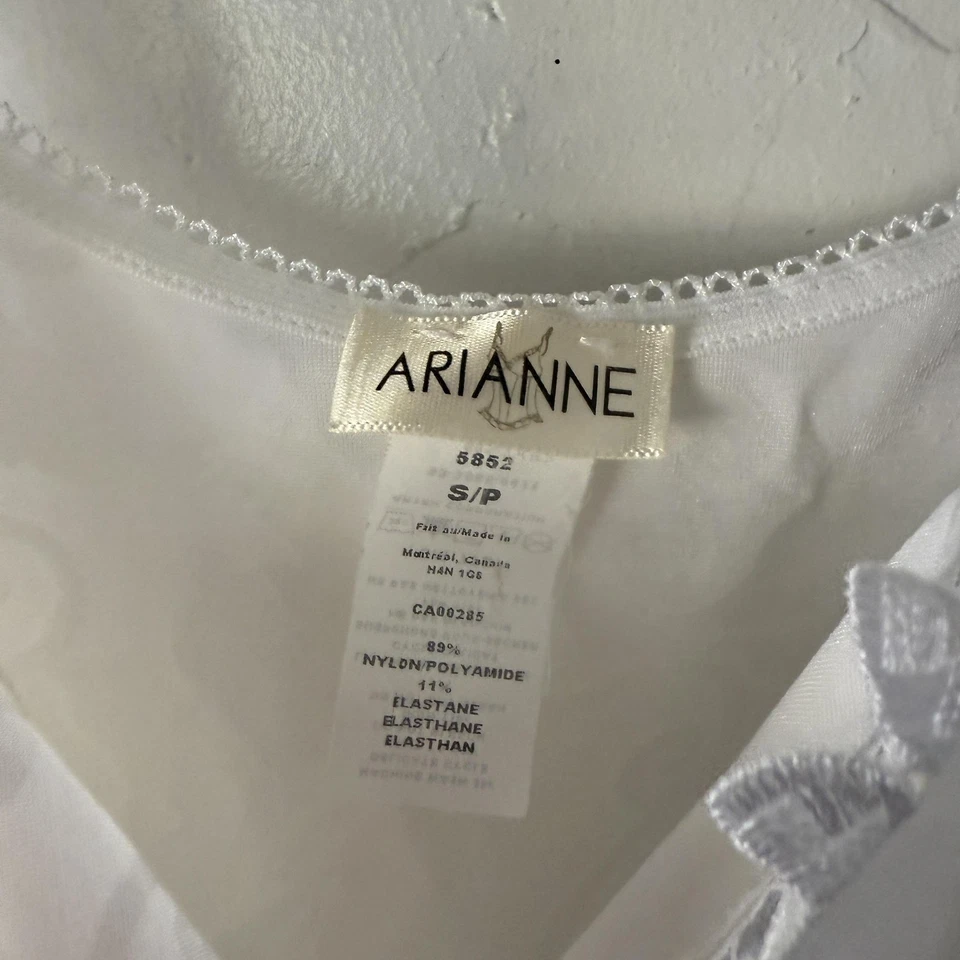 Camisola Arianne Y2k Pequeña Blanca Floral Encaje Ribete Sin Mangas Camiseta sin Mangas Coqueta Foto 4 de 4