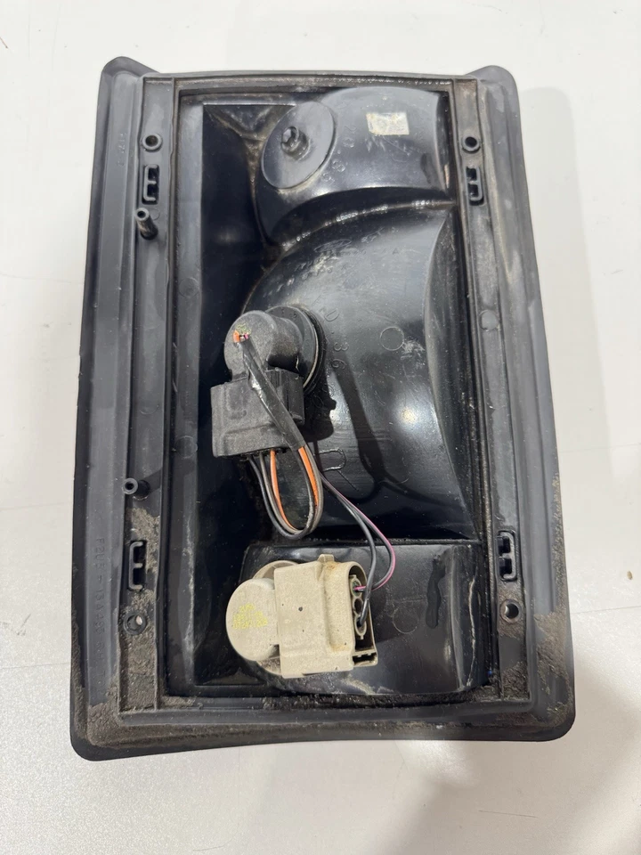 Luz trasera derecha Ford Econoline E150/E250/E350 2008 P/N F7ub13440AA usada Foto 4 de 4