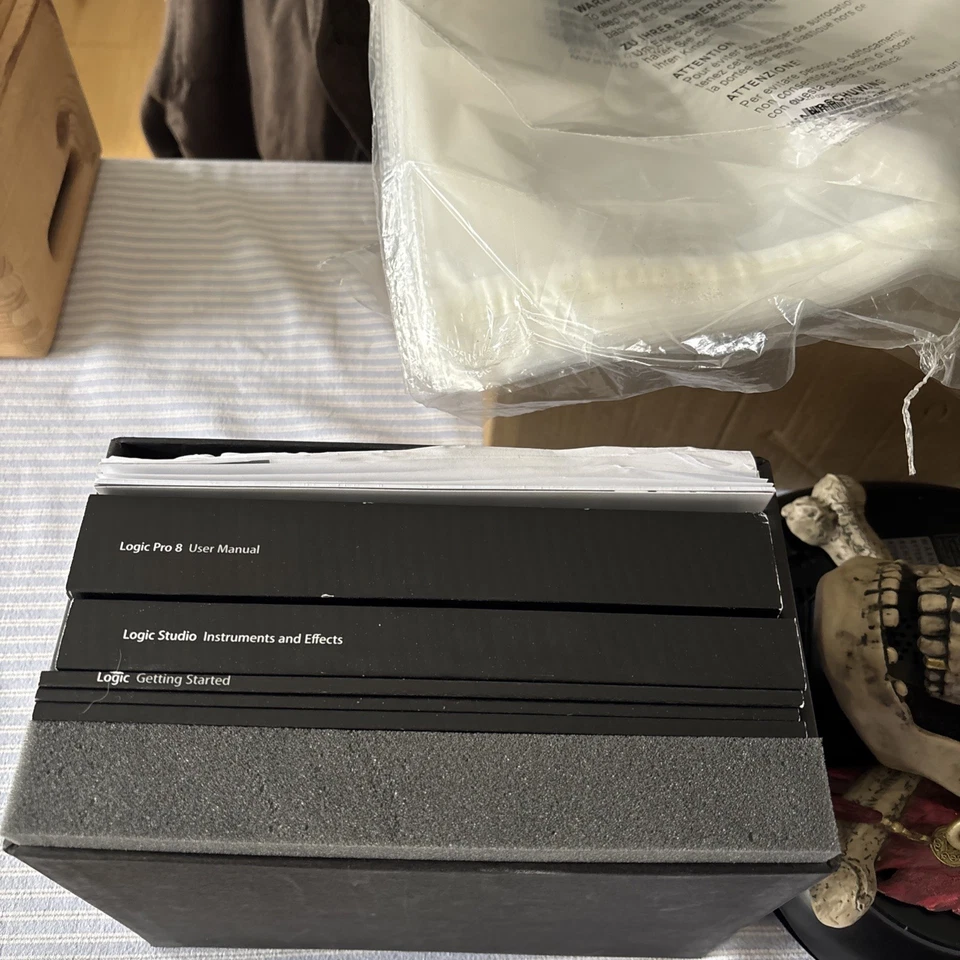 Logic Pro 8 music User Manuals x 5 for Apple Mac - Image 2 of 4