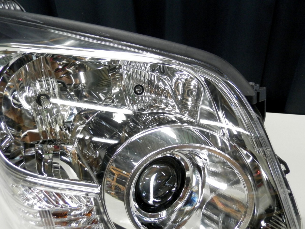 Toyota Voxy Noah ZRR70 ZRR75 Genuine RH HID Headlight Toyota Voxy Noah ZRR70 ZRR75 Genuine RH HID Headlight