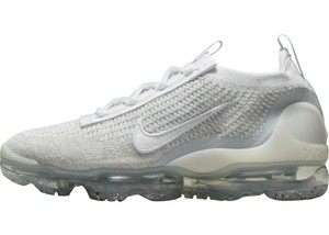 air vapormax flyknit triple white
