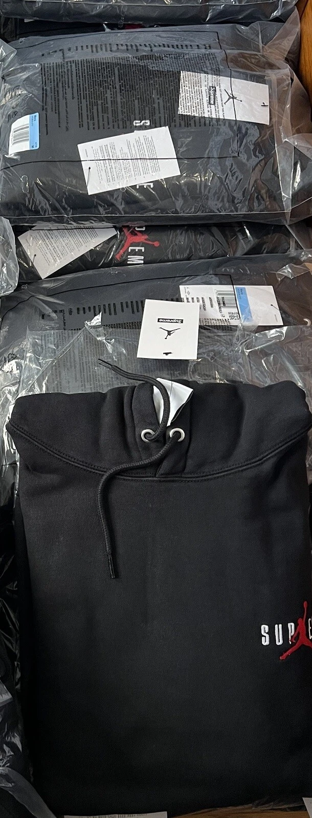 Sweat à capuche noir Supreme x Jordan taille M neuf FW24 en main prêt à être expédié !!