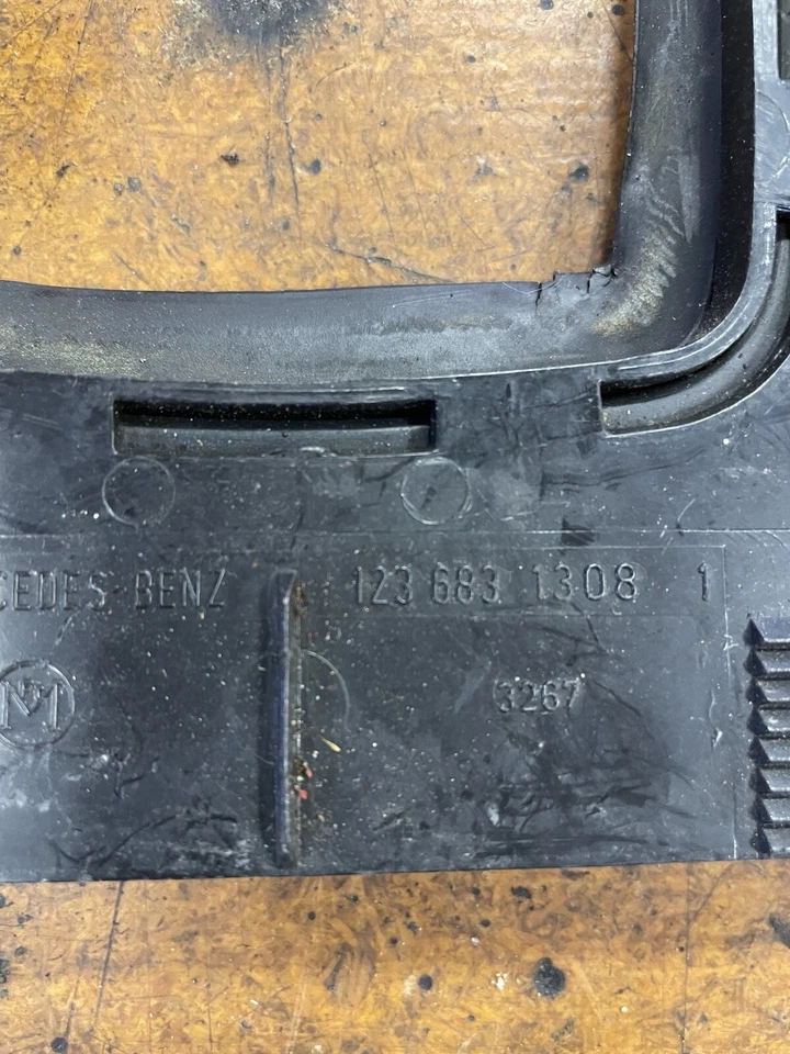 MERCEDES BENZ OEM W123 280CE 300D 300TD 300CD CENTER CONSOLE BLACK - Image 3 of 4