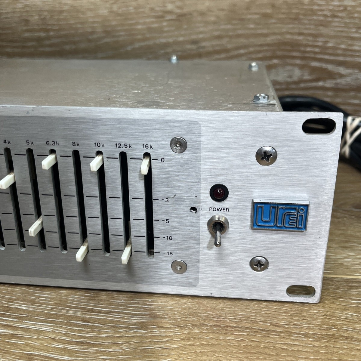 Urei 539 Room Equalizer, 27 Band Eq, High and Low Cut Urei 539 Room Equalizer, 27 Band Eq, High and Low Cut