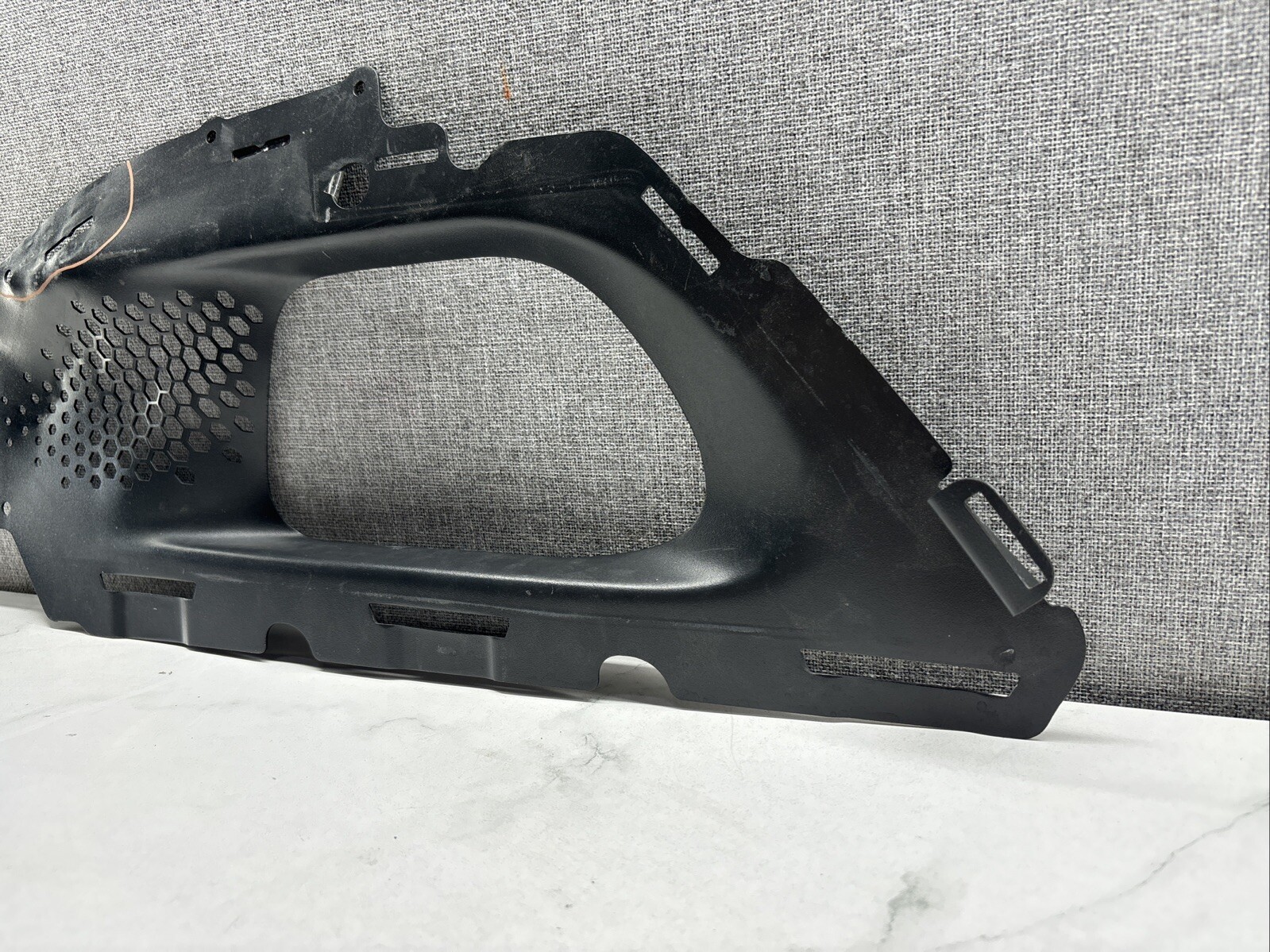 2019 -2021 ASTON MARTIN VANTAGE REAR RIGHT MESH GRILLE INSERT OEM